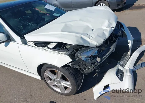 2010 Mercedes-Benz C 300 Luxury 4Matic/Sport 4Matic z USA, uszkodzony, nr VIN WDDGF8BB5AF502145